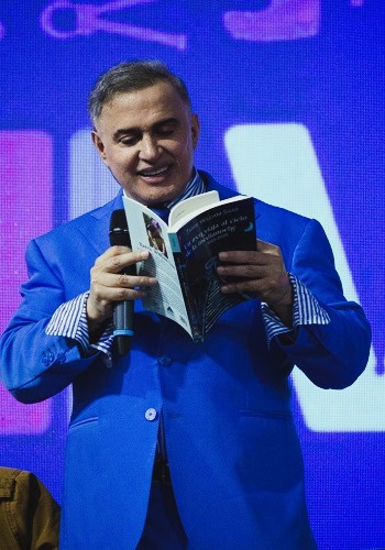 Tarek William Saab | ‘Antología Mínima’ y ‘Cuando Roza La Tierra’: ¡Dos joyas escondidas en 45 años de poesía!