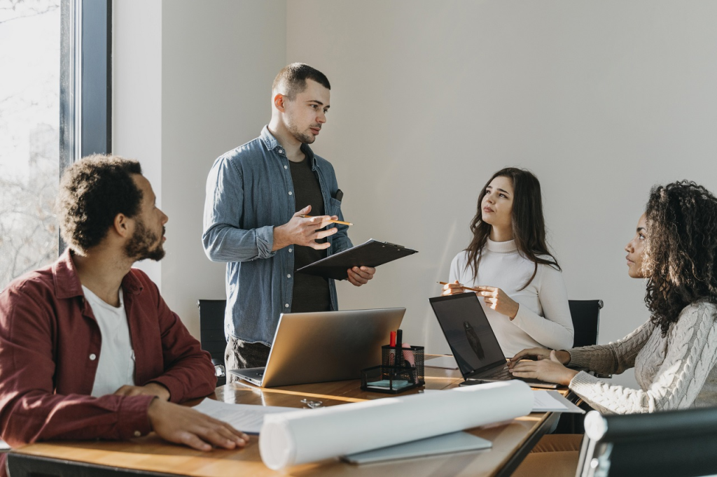 Más Allá de los Planos: Todo lo Que Debes Saber Antes de Contratar a un Arquitecto Más Allá de los Planos: Todo lo Que Debes Saber Antes de Contratar a un Arquitecto