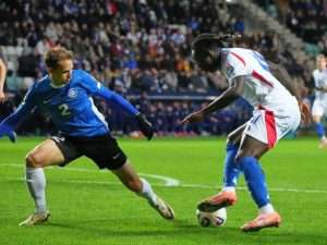 Italia pierde al delantero Moise Kean