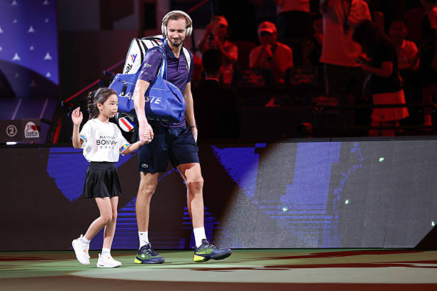 Noti-Deporte: Así fue la sufrida victoria de Medvedev sobre De Miñaur en Shanghái