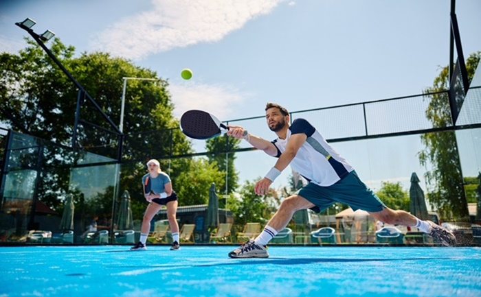 Alfredo Román Parra | Tenis vs. Pádel: Diferencias en Equipamiento, Reglas y Estrategia para el Jugador Principiante Alfredo Román Parra | Tenis vs. Pádel: Diferencias en Equipamiento, Reglas y Estrategia para el Jugador Principiante