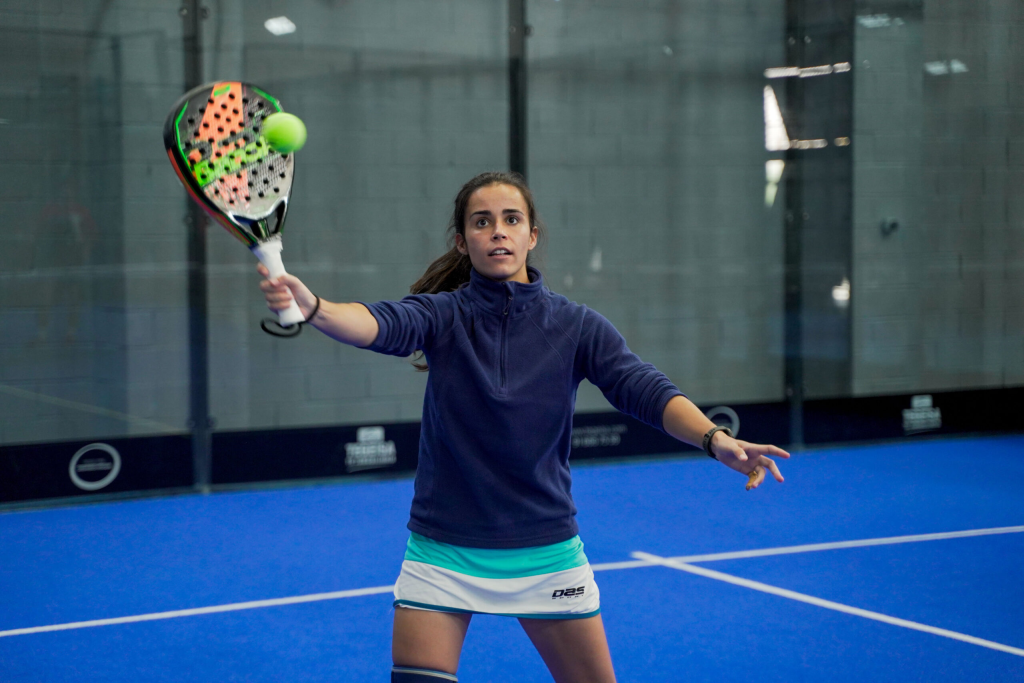 Alfredo Román Parra | El Saque de Tenis y la Volea de Pádel: Biomecánica Comparada para la Potencia y Precisión Alfredo Román Parra | El Saque de Tenis y la Volea de Pádel: Biomecánica Comparada para la Potencia y Precisión
