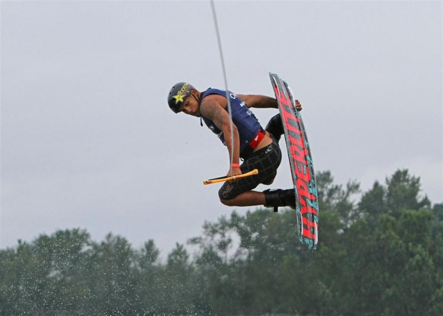 La Adrenalina Inagotable: Wakeboard, Parkour y la Búsqueda Constante de Límites y Nuevos Escenarios por Jesús Emilio Vásquez Quintero La Adrenalina Inagotable: Wakeboard, Parkour y la Búsqueda Constante de Límites y Nuevos Escenarios por Jesús Emilio Vásquez Quintero