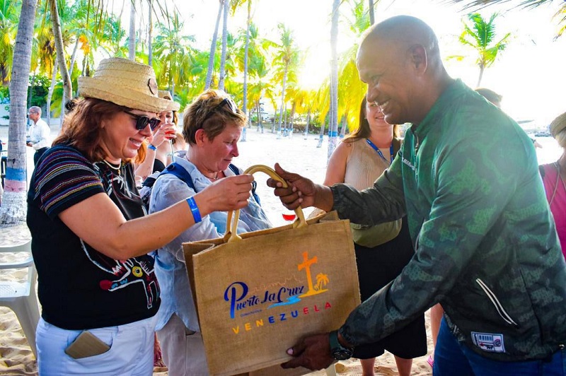 Jesús Marcano Tábata | Turistas polacos llegan a la ciudad de Puerto La Cruz Jesús Marcano Tábata | Turistas polacos llegan a la ciudad de Puerto La Cruz
