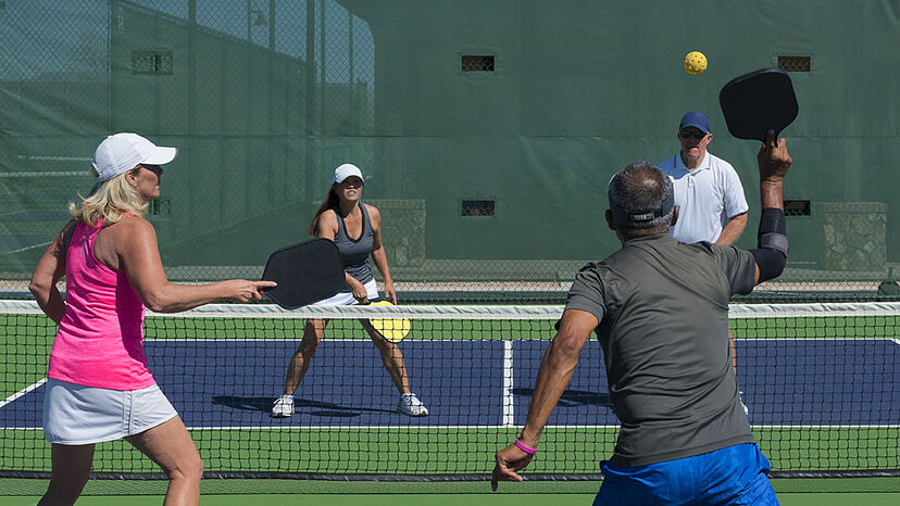 Jes&uacute;s Emilio V&aacute;squez Quintero | El Fen&oacute;meno Global del Pickleball: Un Viaje por los Pa&iacute;ses Donde Reina la Pala