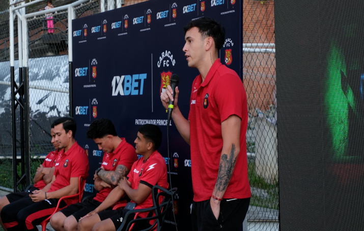 Regalos exclusivos, encuentro con ídolos y un quiz lleno de emoción: Caracas FC y 1xBet hicieron vibrar a la afición en el cierre de temporada Regalos exclusivos, encuentro con ídolos y un quiz lleno de emoción: Caracas FC y 1xBet hicieron vibrar a la afición en el cierre de temporada