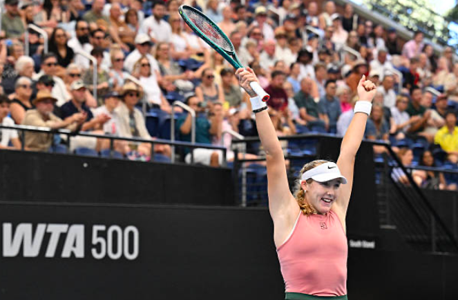 Noti-Deporte: &iquest;Por qu&eacute; Mirra Andreeva se da las gracias a s&iacute; misma tras cada t&iacute;tulo?