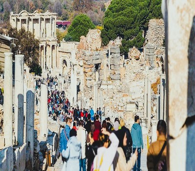 Francesco Lovaglio Tafuri | ‘Overtourism’: Abordando la sobrecarga turística global y sus alternativas Francesco Lovaglio Tafuri | ‘Overtourism’: Abordando la sobrecarga turística global y sus alternativas