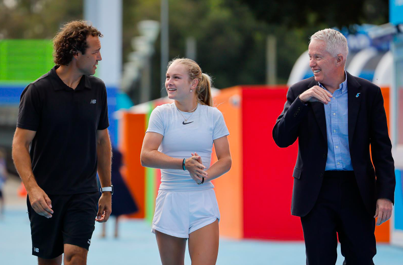 Noti-Deporte: Entrevista con Carlos Cuadrado, entrenador de Emerson Jones