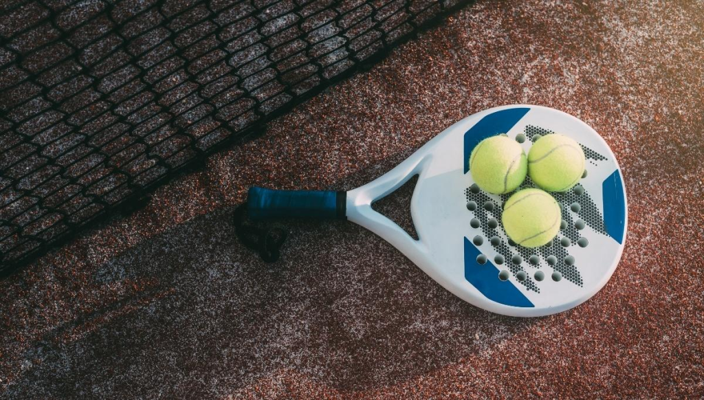 Jes&uacute;s Emilio V&aacute;squez Quintero | Equipamiento esencial: C&oacute;mo elegir tu primera pala de p&aacute;del sin gastar una fortuna