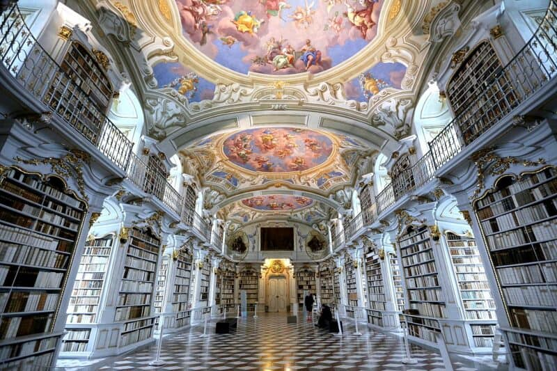 Carlos Julio Heydra Castillo y las bibliotecas más bellas Carlos Julio Heydra Castillo y las bibliotecas más bellas