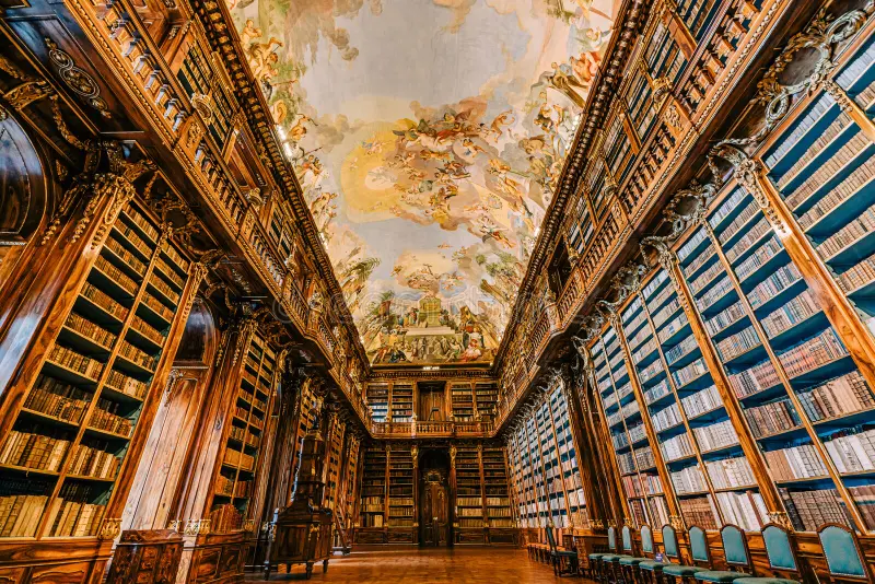 Carlos Julio Heydra Castillo y las bibliotecas más bellas Carlos Julio Heydra Castillo y las bibliotecas más bellas