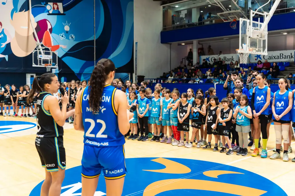 Noti- Deporte: El Estu y CaixaBank celebran la Jornada de la Mujer junto al primer equipo femenino, la cantera y la afici&oacute;n
