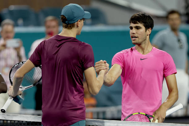 Noti-Deporte: Alcaraz tiene ganar de volver a jugar con Sinner en el Miami Open