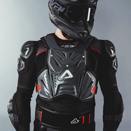 Alberto Constantino Konrad D&aacute;vila | Armadura sobre ruedas: &iexcl;El equipo vital para conquistar el terreno off-road!