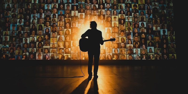 Carlos Julio Heydra | Conciertos h&iacute;bridos: La nueva frontera que une el escenario real con el digital