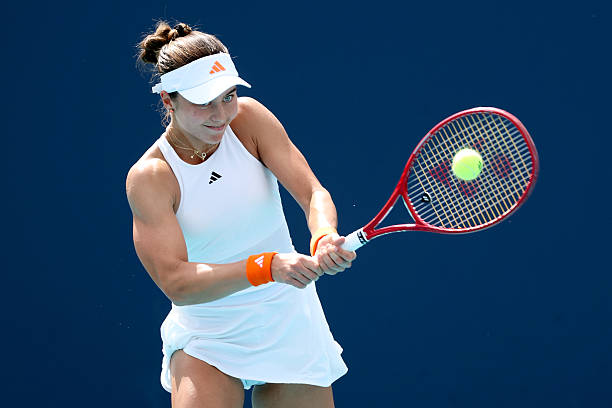 Noti-Deporte: Iva Jovic est&aacute; probando la versi&oacute;n de entrenador de Novak Djokovic