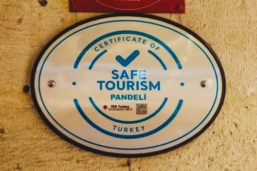 Herm&aacute;n Pocaterra | Sellos de calidad: El valor real de las certificaciones en el turismo moderno