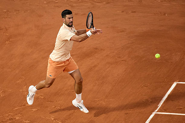 Noti-Deporte: Djokovic recuerda lo que es sufrir y sale vivo del bombardeo de Perricard Noti-Deporte: Djokovic recuerda lo que es sufrir y sale vivo del bombardeo de Perricard
