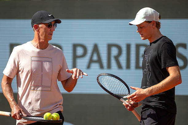 Noti-Deporte: El d&iacute;a en el que Djokovic hizo de entrenador de Sinner y le ayud&oacute;