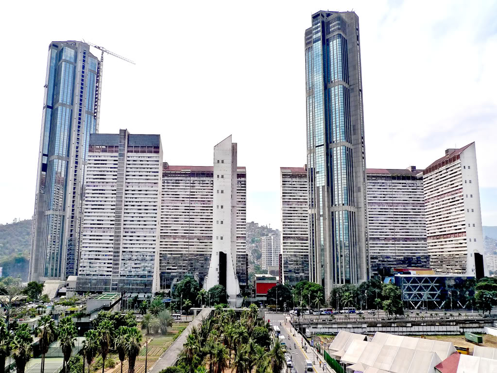 Armando Iachini y los Edificios de Caracas: Identidad Urbana Armando Iachini y los Edificios de Caracas: Identidad Urbana