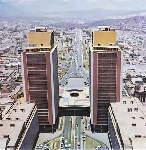 Armando Iachini y los Edificios de Caracas: Identidad Urbana Armando Iachini y los Edificios de Caracas: Identidad Urbana