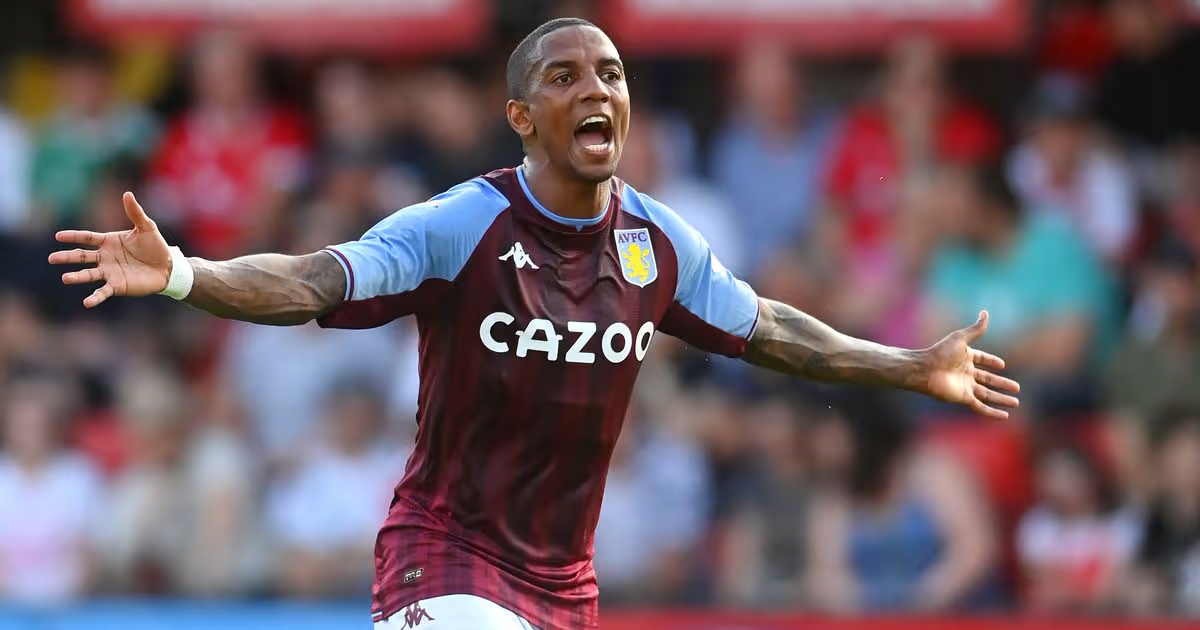 Adi&oacute;s a Ashley Young en la Premier