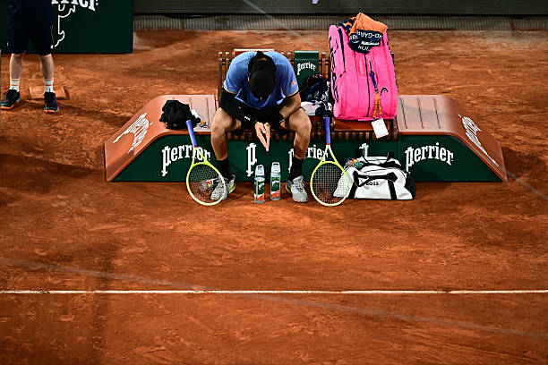 Noti-Deporte: Berrettini desvela qu&eacute; lesi&oacute;n le ha obligado a retirarse ante Arnaldi en cuartos de final de Roland Garros 2026 y se derrumba en rueda de prensa: "Estoy harto"