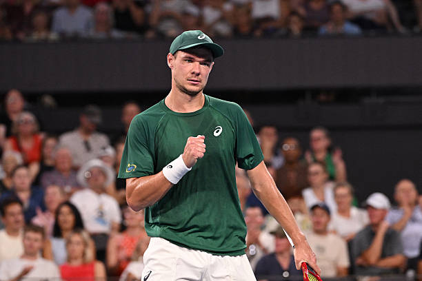 Noti-Deporte: de ganar un solo partido en dos meses, a meterse en su primera final ATP tras eliminar a dos top 10 Noti-Deporte: de ganar un solo partido en dos meses, a meterse en su primera final ATP tras eliminar a dos top 10
