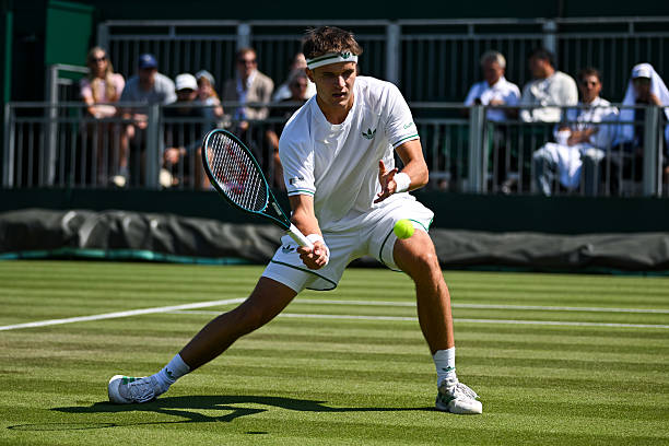 Noti-Deporte: Qué necesita cambiar Jakub Mensik, semifinalista en Roland Garros, para jugar bien en hierba y aspirar a Wimbledon Noti-Deporte: Qué necesita cambiar Jakub Mensik, semifinalista en Roland Garros, para jugar bien en hierba y aspirar a Wimbledon