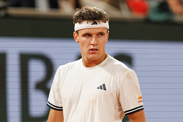 Noti-Deporte: Jakub Mensik, semifinalista de Roland Garros, cuenta c&oacute;mo es tener un hermano autista y por qu&eacute; le ayuda en su carrera