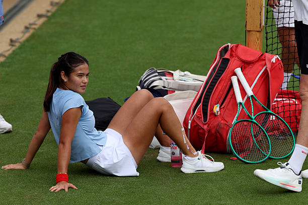Noti-Deporte: Raducanu NO jugar&aacute; en Wimbledon por lesi&oacute;n... horas despu&eacute;s de confirmar que s&iacute; lo har&iacute;a