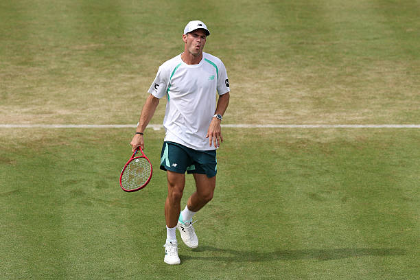 Noti-Deporte: ¿Cómo adaptar a un tenista para que juegue bien en hierba? Lo cuenta Brad Stine, entrenador de Tommy Paul Noti-Deporte: ¿Cómo adaptar a un tenista para que juegue bien en hierba? Lo cuenta Brad Stine, entrenador de Tommy Paul
