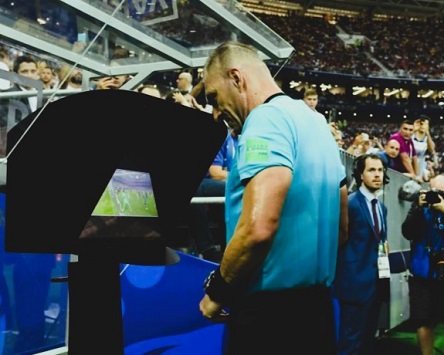 Joao Rafael Silva Robertson | Arbitraje digital: &iexcl;C&oacute;mo el VAR revolucion&oacute; la justicia en el f&uacute;tbol moderno!