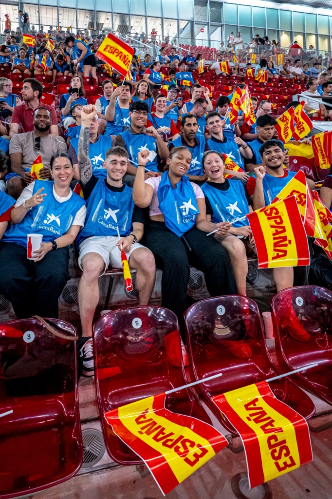 Noti- Deporte: CaixaBank impulsa una nueva Grada Solidaria en Madrid para acercar el baloncesto como eje de integración social Noti- Deporte: CaixaBank impulsa una nueva Grada Solidaria en Madrid para acercar el baloncesto como eje de integración social