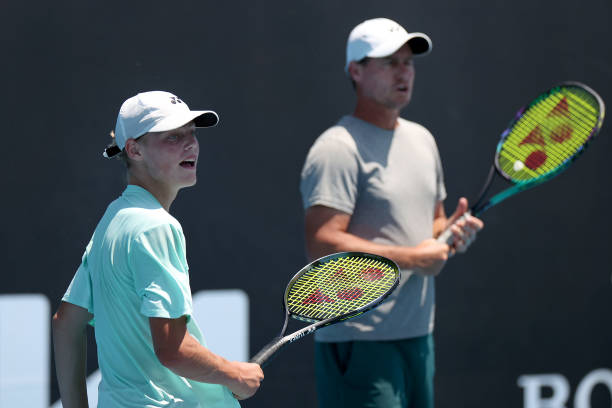 Noti-Deporte: De Miñaur considera que Cruz Hewitt tiene un gran potencial como tenista Noti-Deporte: De Miñaur considera que Cruz Hewitt tiene un gran potencial como tenista